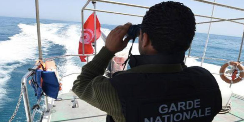 مدنين: البحرية التونسية تنقذ 64 مهاجرا غير شرعي بينهم 4 نساء بعد تعطب مركبهم 